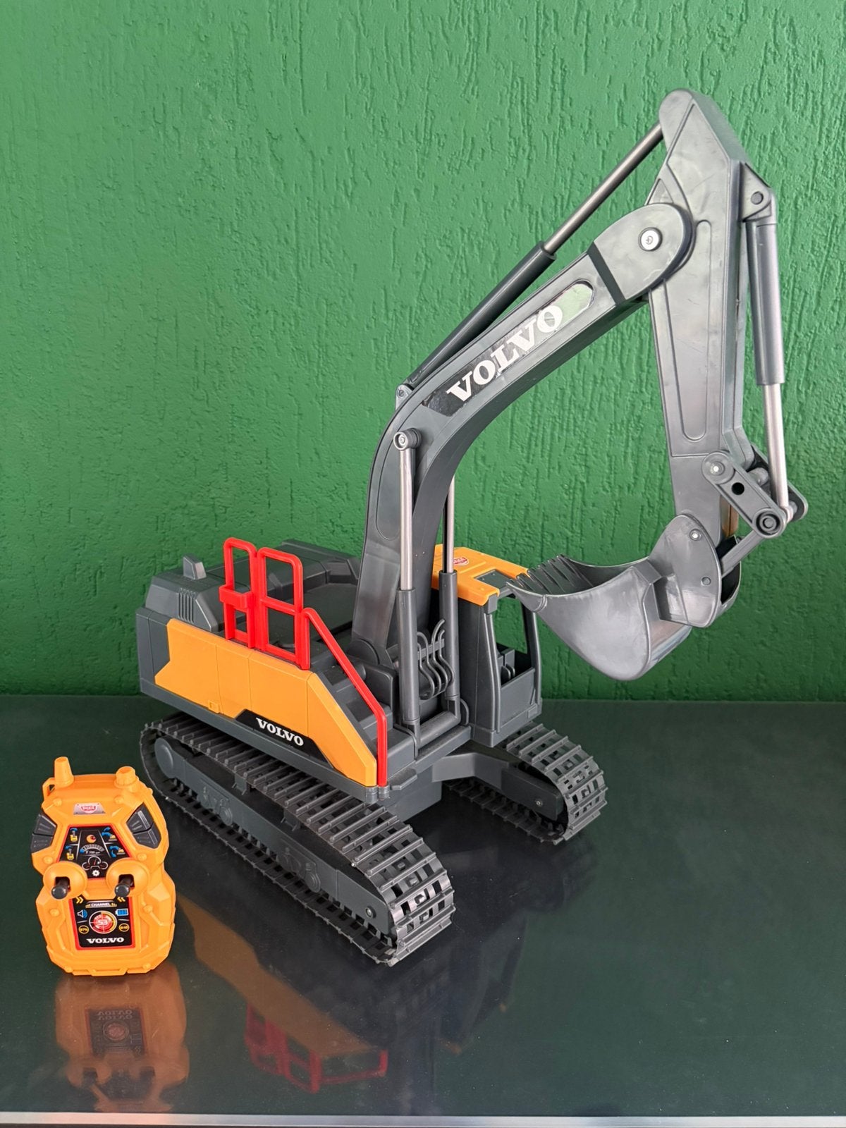 Dickie bestuurbare Volvo Graafmachine 2,4GHz TE KOOP, Ophalen of Verzenden, Zo goed als nieuw