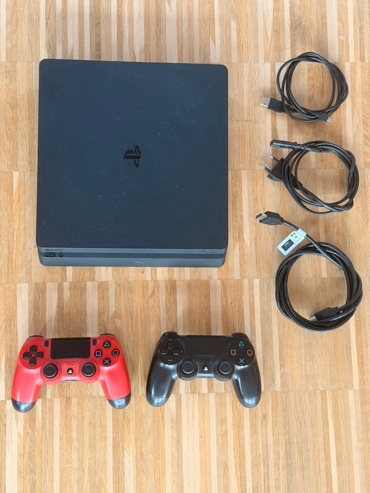 Sony PlayStation 4 Slim 1TB – incl. 2 Controllers + Kabels, Gebruikt, Met 2 controllers, Ophalen of Verzenden, 1 TB