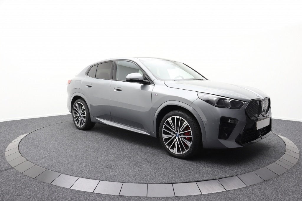 BMW iX2 xDrive30 65kWh | M-Sport | Harman-Kardon | Pano | 31, Automaat, 0 cilinders, 67 kWh, 420 min