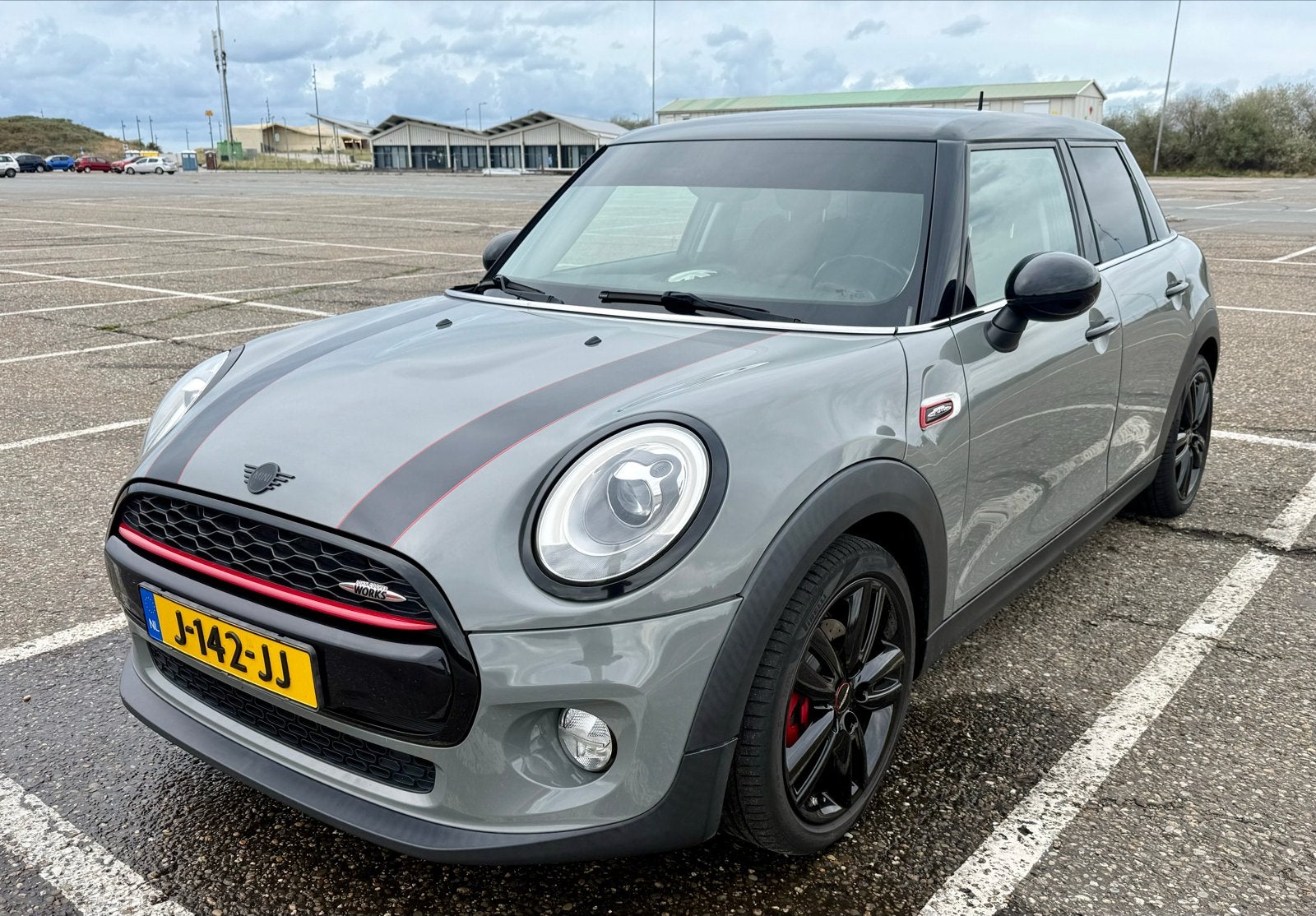 Mini 1.5 Cooper jcw style, 5 deurs, 2015 Grijs, Auto's, Mini, Euro 6, Leder en Stof, 49 €/maand, Handgeschakeld