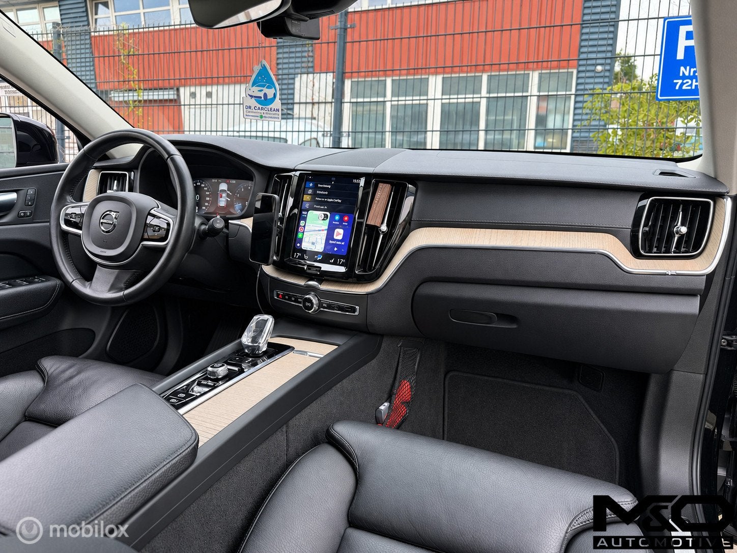 Volvo XC60 2.0 B5 INSCRIPTION | PANO | TREKHAAK | LED | HUD, Gebruikt, 4 cilinders, 1969 cc, Zwart