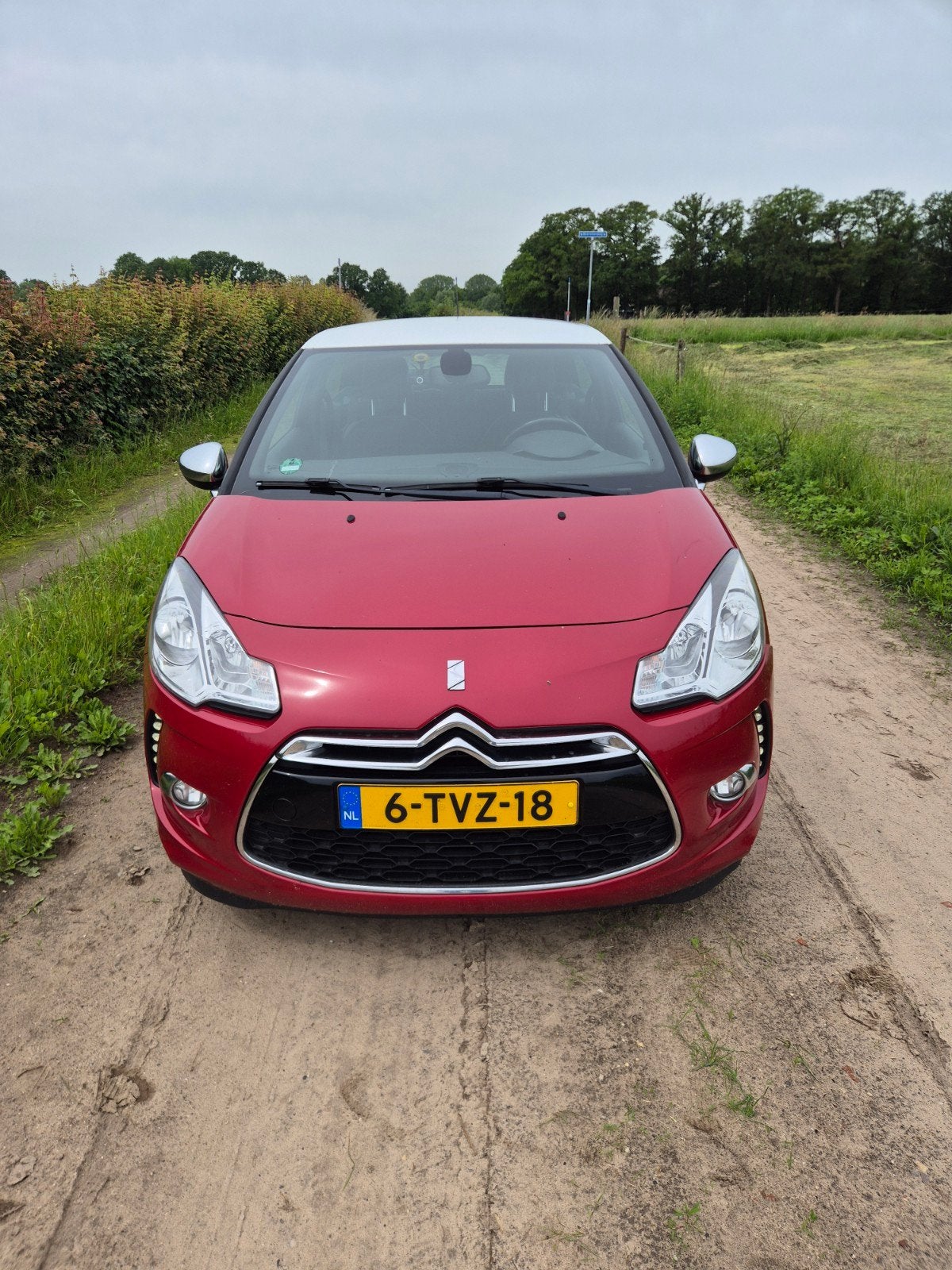 Citroën DS3 1.6 Hdif 2014 Rood, Voorwielaandrijving, 4 cilinders, Leder en Stof, Origineel Nederlands