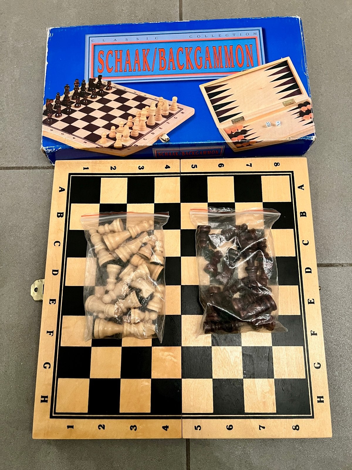 Backgammon en schaakbordspel, Een of twee spelers, Ophalen of Verzenden, Zo goed als nieuw