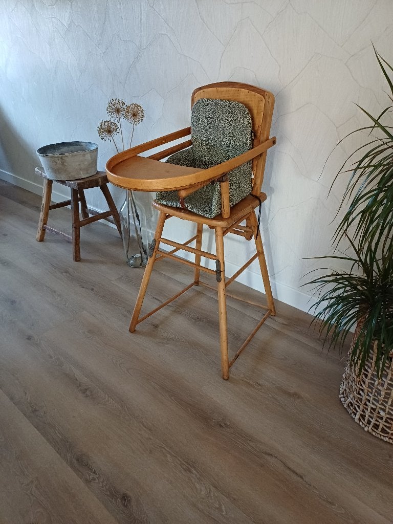 Vintage houten kinderstoel met inklapbaar onderstel, Kinderen en Baby's, Kinderstoelen, Ophalen, Gebruikt, Inklapstoel, Stoelverkleiner