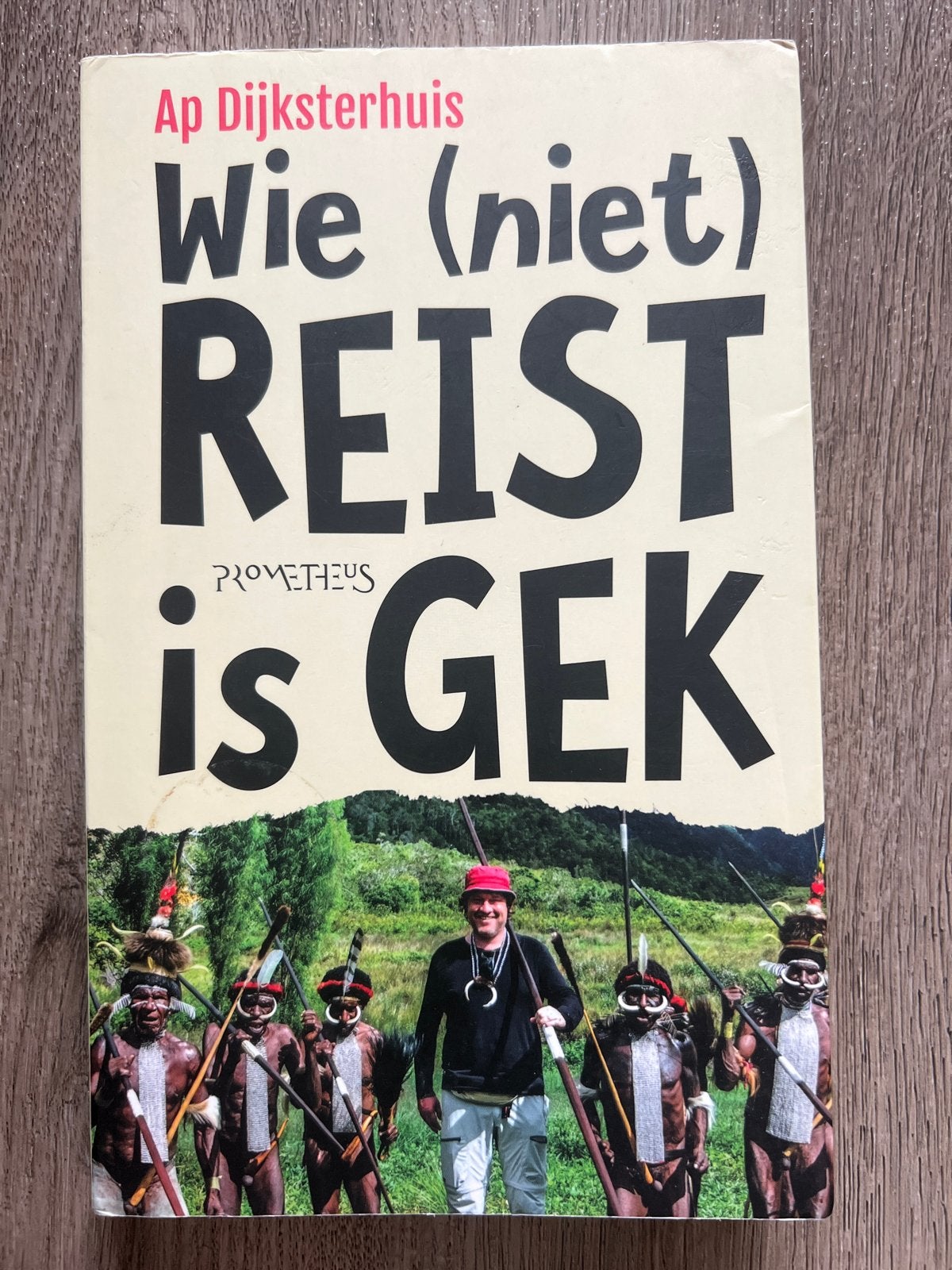 Wie (niet) Reist is Gek - Ap Dijksterhuis Reisboek, Ophalen of Verzenden, Gelezen, Reisgids of -boek, Overige merken