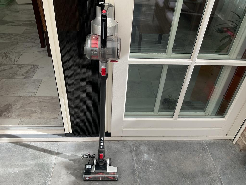 Dirt Devil Blade snoerloze steelstofzuiger, Witgoed en Apparatuur, Stofzuigers, Gebruikt, Stofzuiger, Minder dan 1200 watt, Reservoir