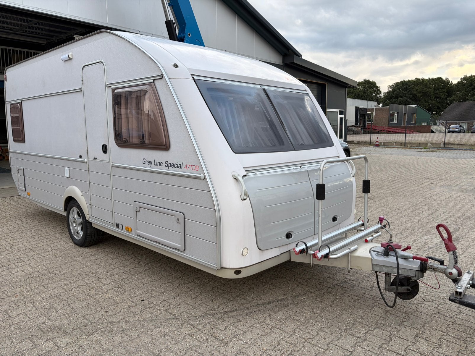 Te koop kip greyline special 47 tdb b.j. 2004. Model 2005 ., Vast bed, Rondzit, Kip, Bedrijf