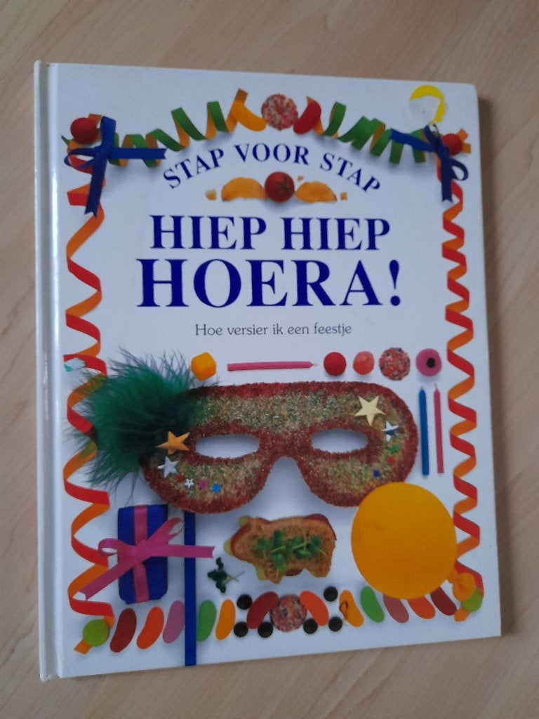 STAP VOOR STAP HIEP HIEP HOERA! HOE VERSIER IK EEN FEESTJE, Ophalen of Verzenden, Gelezen