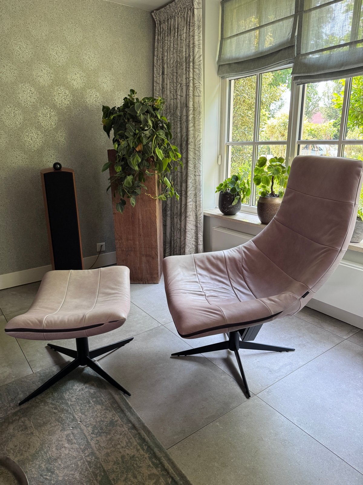 Relaxfauteuil taupe nappaleer met voetenbank - Bodilson, Huis en Inrichting, Ophalen, Gebruikt, Leer, 75 tot 100 cm