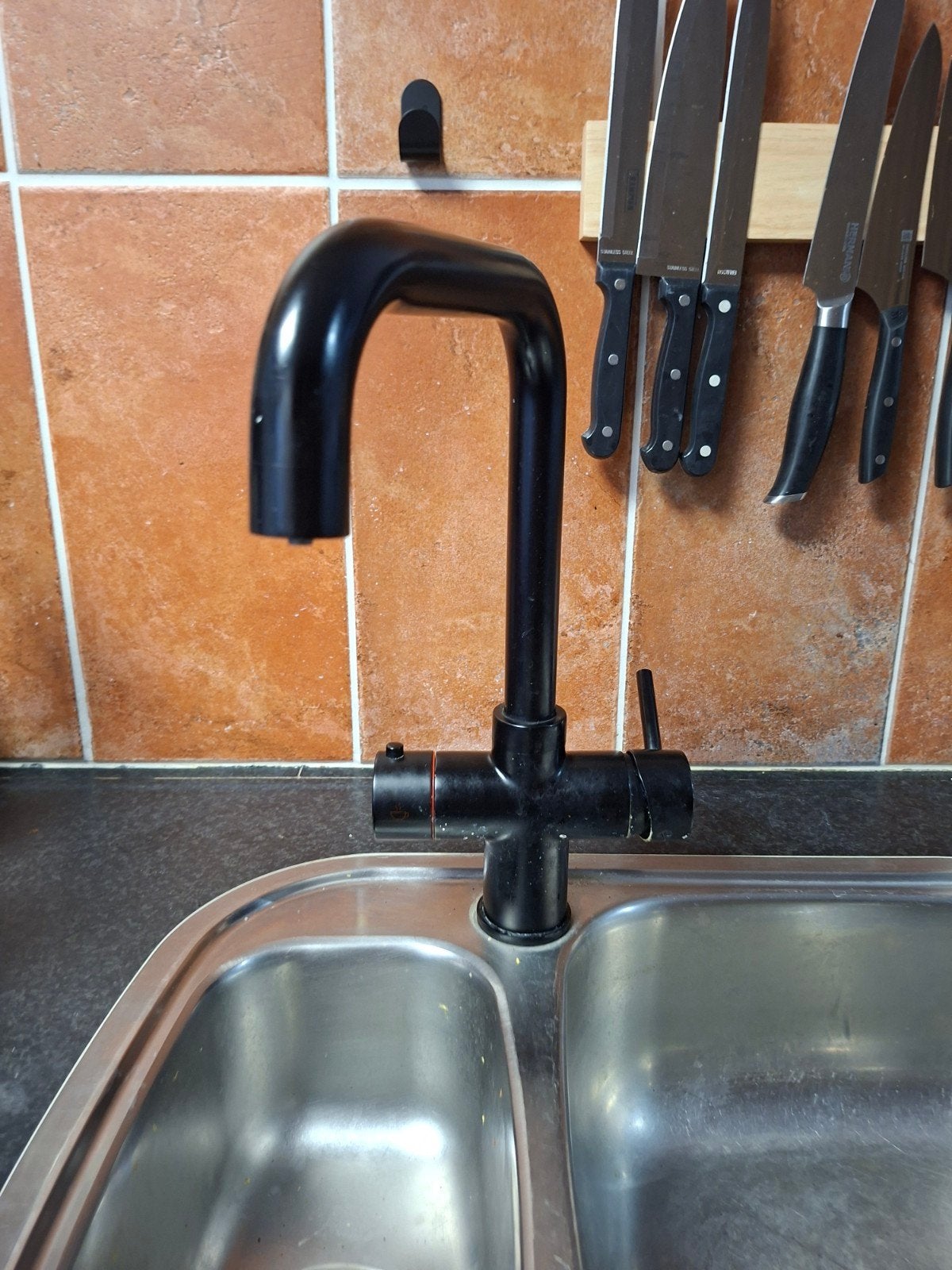 Howat coocker heetwater met zwarte keukenkraan, Ophalen, Zwart, Metaal, Overige typen