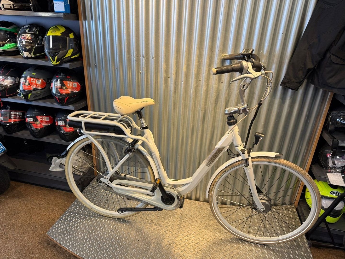 Foto 2 van Elektrische Sparta Amazone Moederfiets (Nauwelijks mee gefie