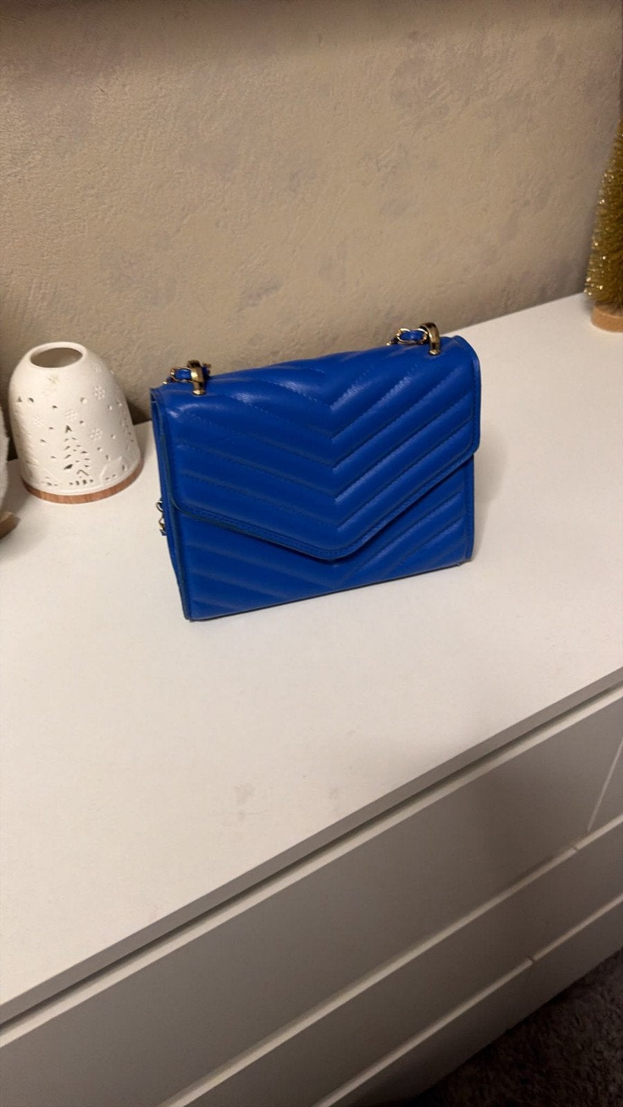Stijlvolle blauwe schoudertas met goudkleurige ketting, Sieraden, Tassen en Uiterlijk, Ophalen of Verzenden, Zo goed als nieuw