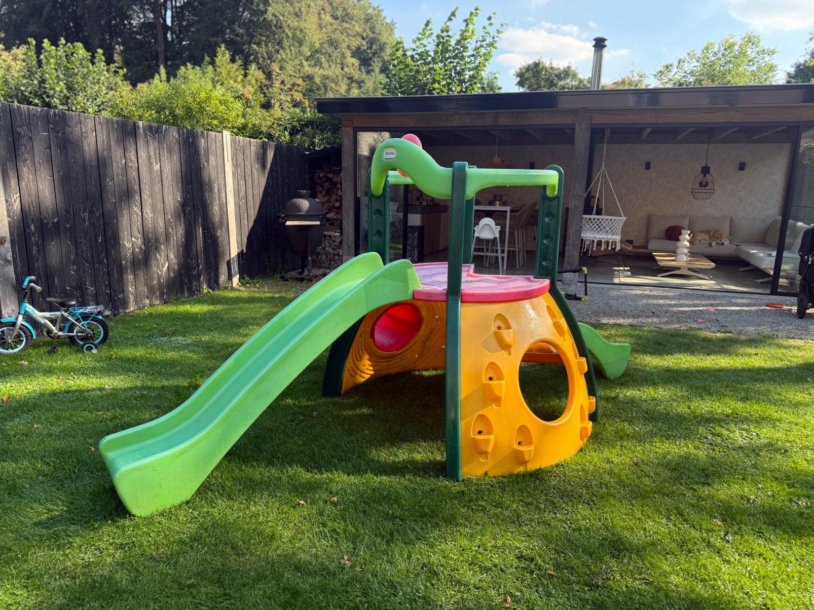 Speelhuisje met glijbaan van Little Tikes, Kinderen en Baby's, Speelgoed | Buiten | Speeltoestellen, Ophalen, Gebruikt, Overige typen