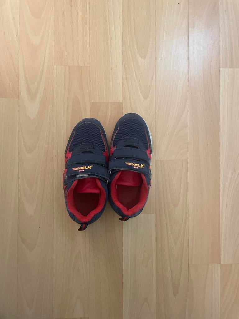 Spiderman schoenen maat 28, Kinderen en Baby's, Kinderkleding | Schoenen en Sokken, Ophalen, Gebruikt, Schoenen, Jongen