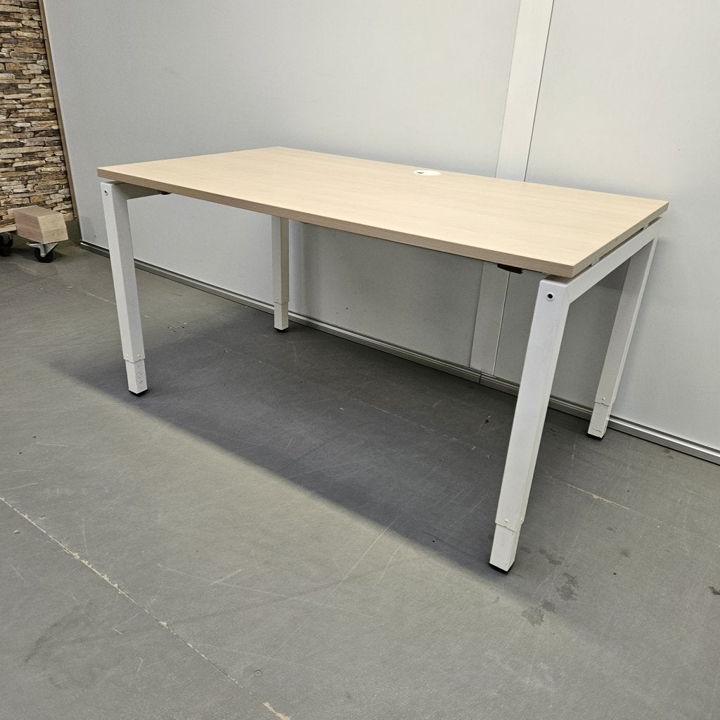 Markant slingerbureau - 140x80 cm, Niet ingevuld, Gebruikt, Niet ingevuld, Niet ingevuld
