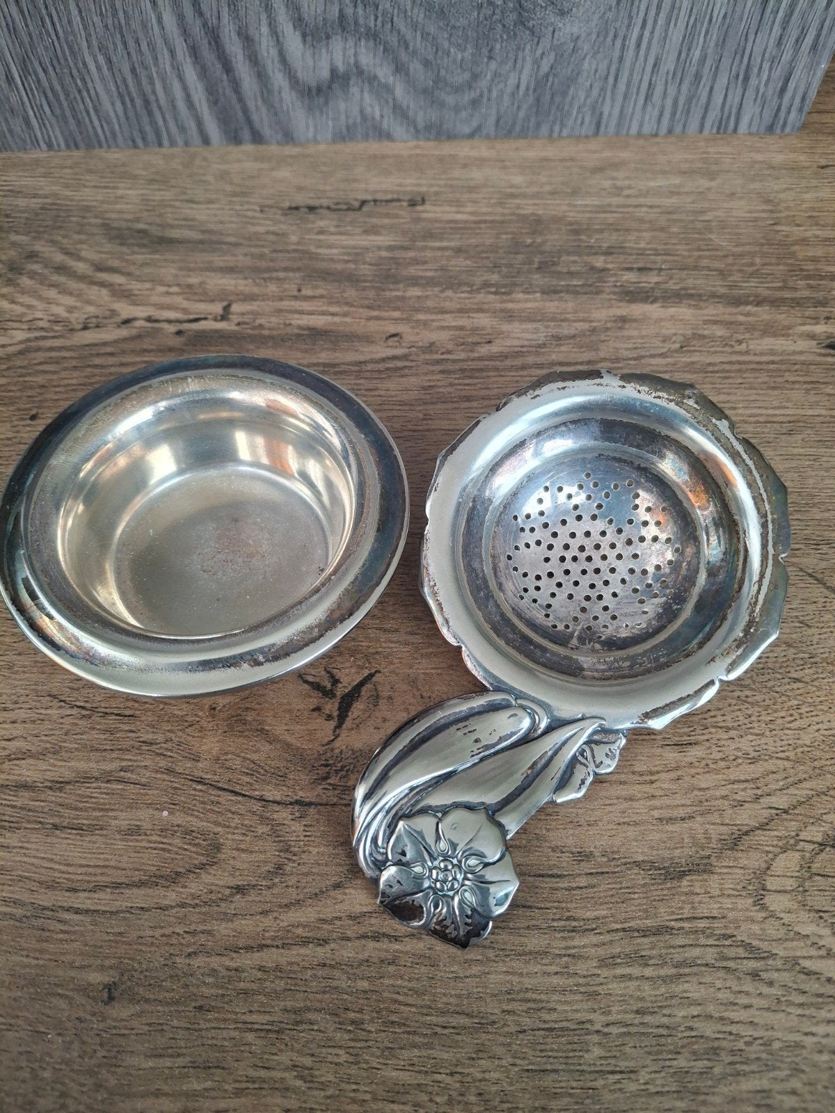 Gero 90 verzilverde theezeef met bloemmotief en lekbakje, Antiek en Kunst, Ophalen of Verzenden, Zilver