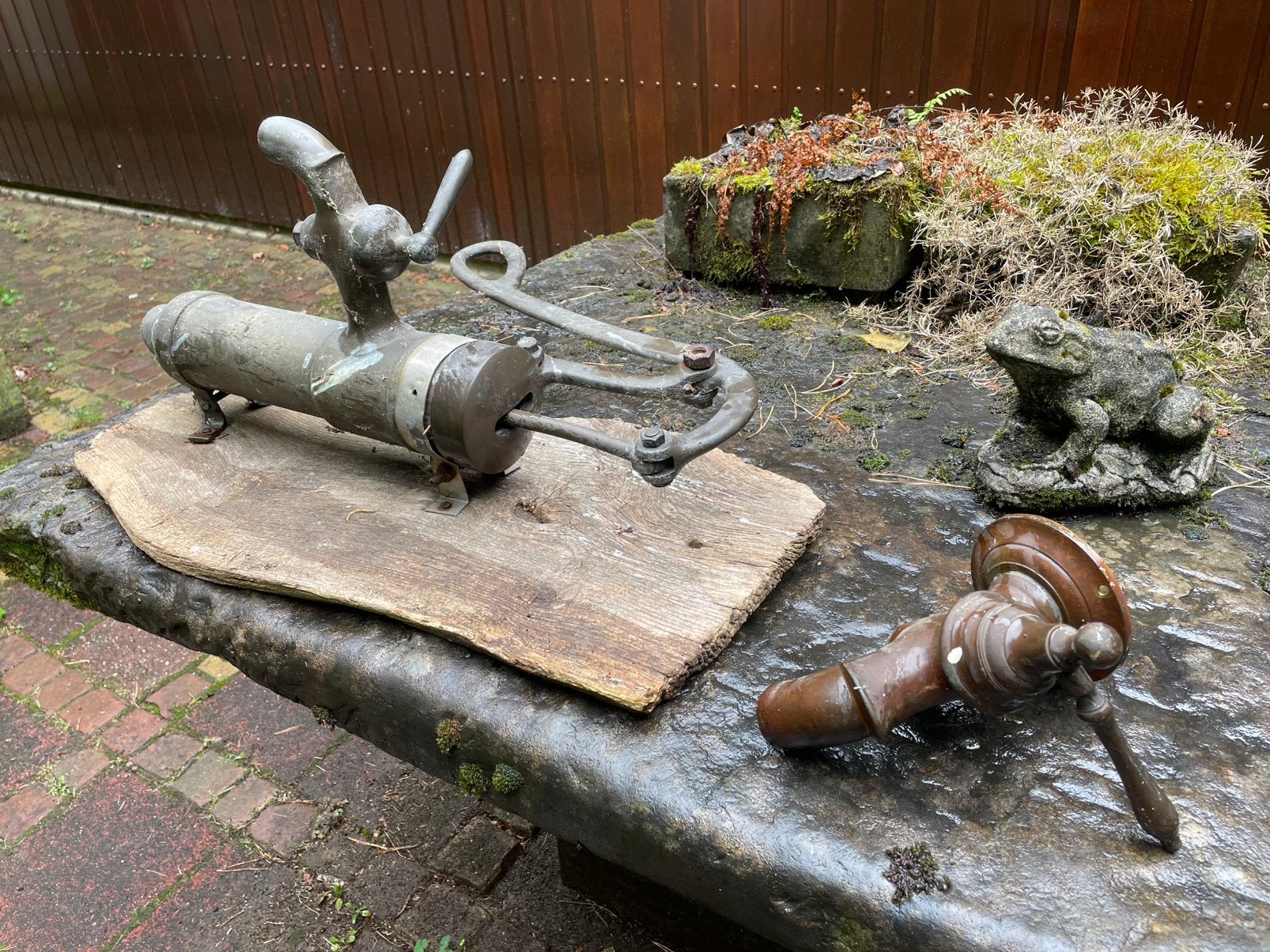 1x  koper pomp met kraan en 1x koper kraan, Antiek en Kunst, Ophalen