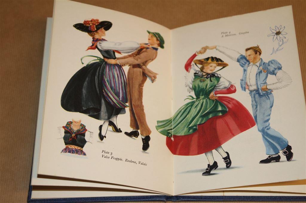 Dances of Switzerland [1960]. Handboek Europese volksdansen., Boeken, Ophalen of Verzenden, Gelezen, Toneel