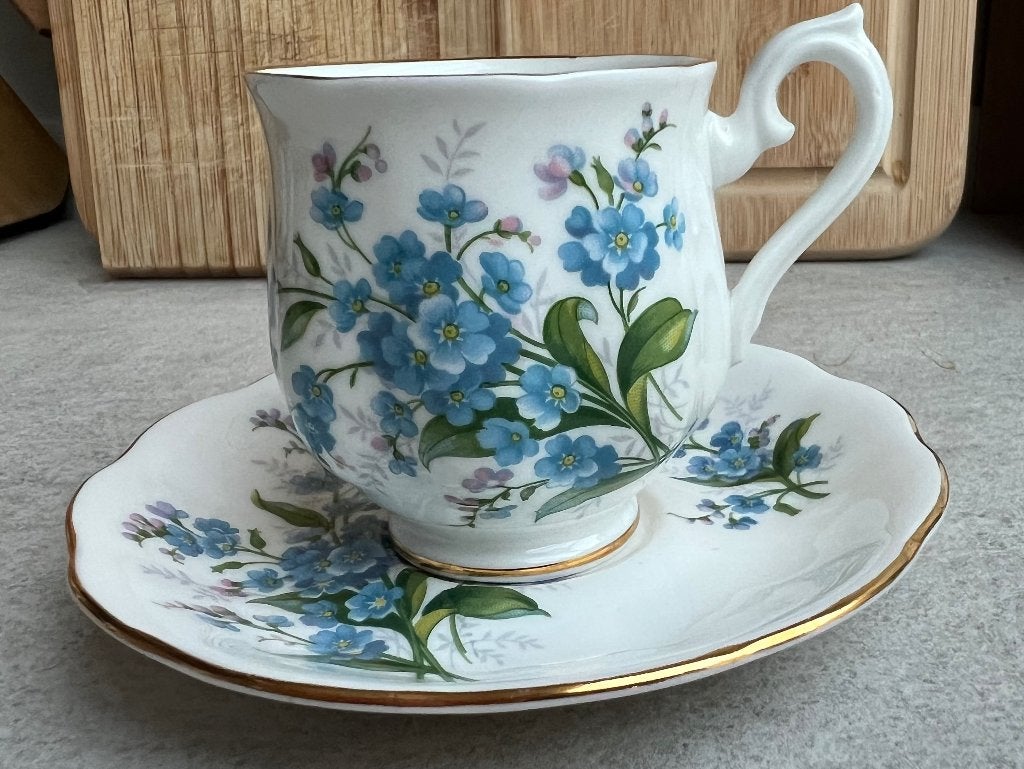 Royal Albert bone china kop en schotel, Verzamelen, Ophalen, Zo goed als nieuw, Porselein, Kop en/of schotel