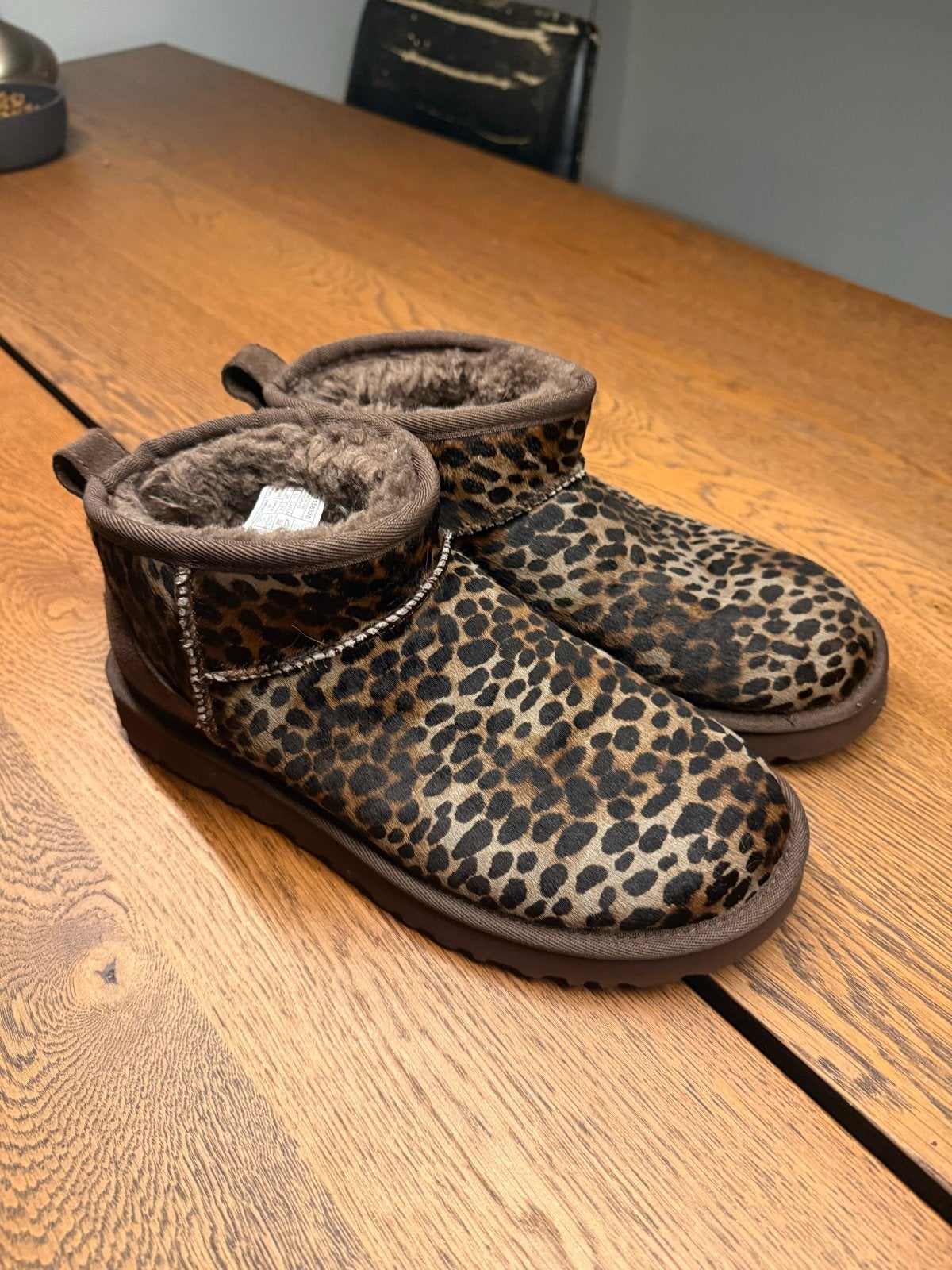 Uggs Classic ultra mini Leopard Print - Maat 38, Ophalen of Verzenden, Zo goed als nieuw, Bruin, Lage of Enkellaarzen