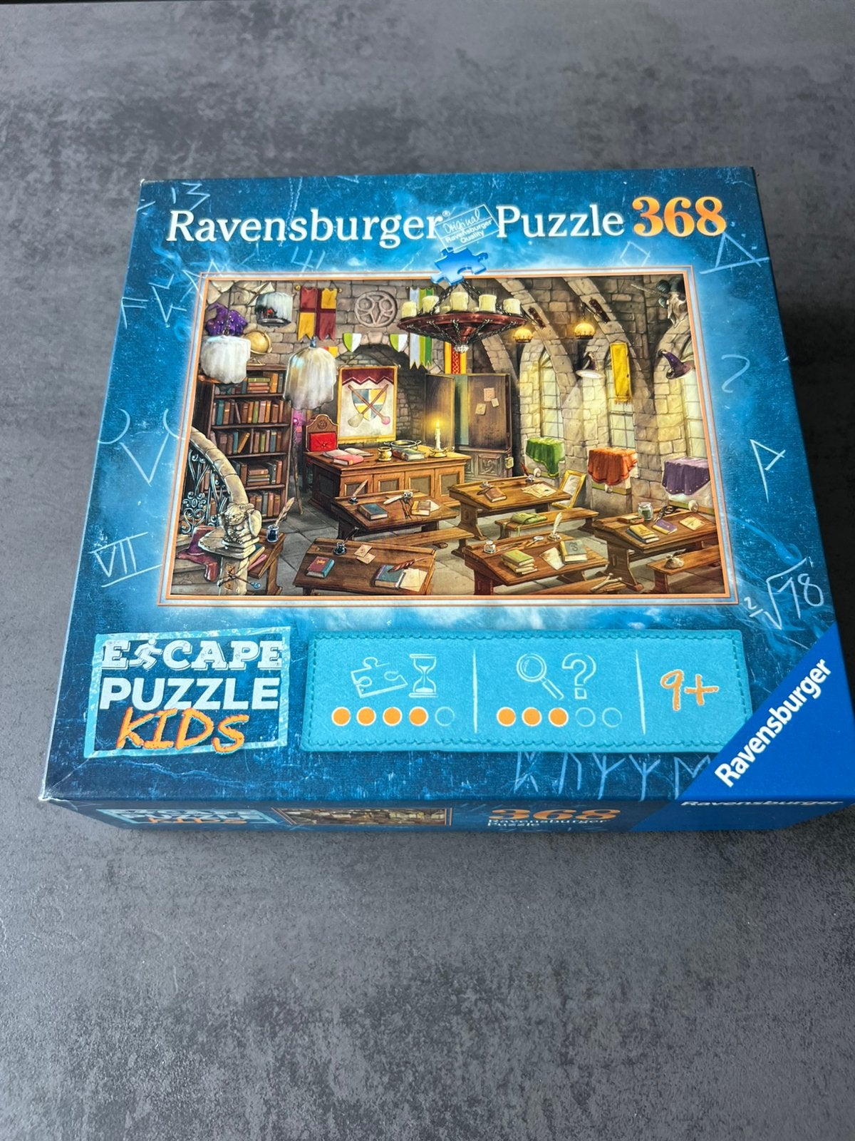 Ravensburger escape puzzel 368 stukjes In de toverschool, Ophalen of Verzenden, Minder dan 500 stukjes, Zo goed als nieuw