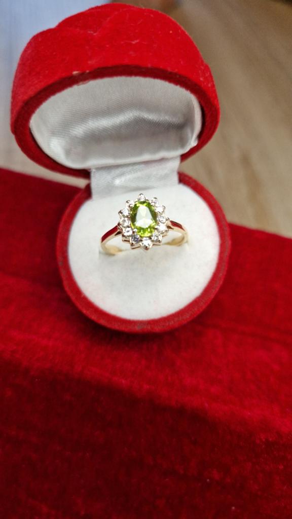 Gouden Ring 14K - Maat 18 (met Peridoot en Zirkonia's), Met edelsteen, Ophalen of Verzenden, Zo goed als nieuw, 17 tot 18