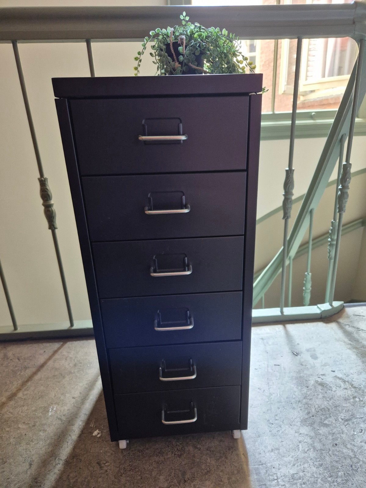 Ikea Helmer ladeblok - zwart, met lichte krasjes, Huis en Inrichting, Ophalen, Minder dan 50 cm, Gebruikt, 5 laden of meer