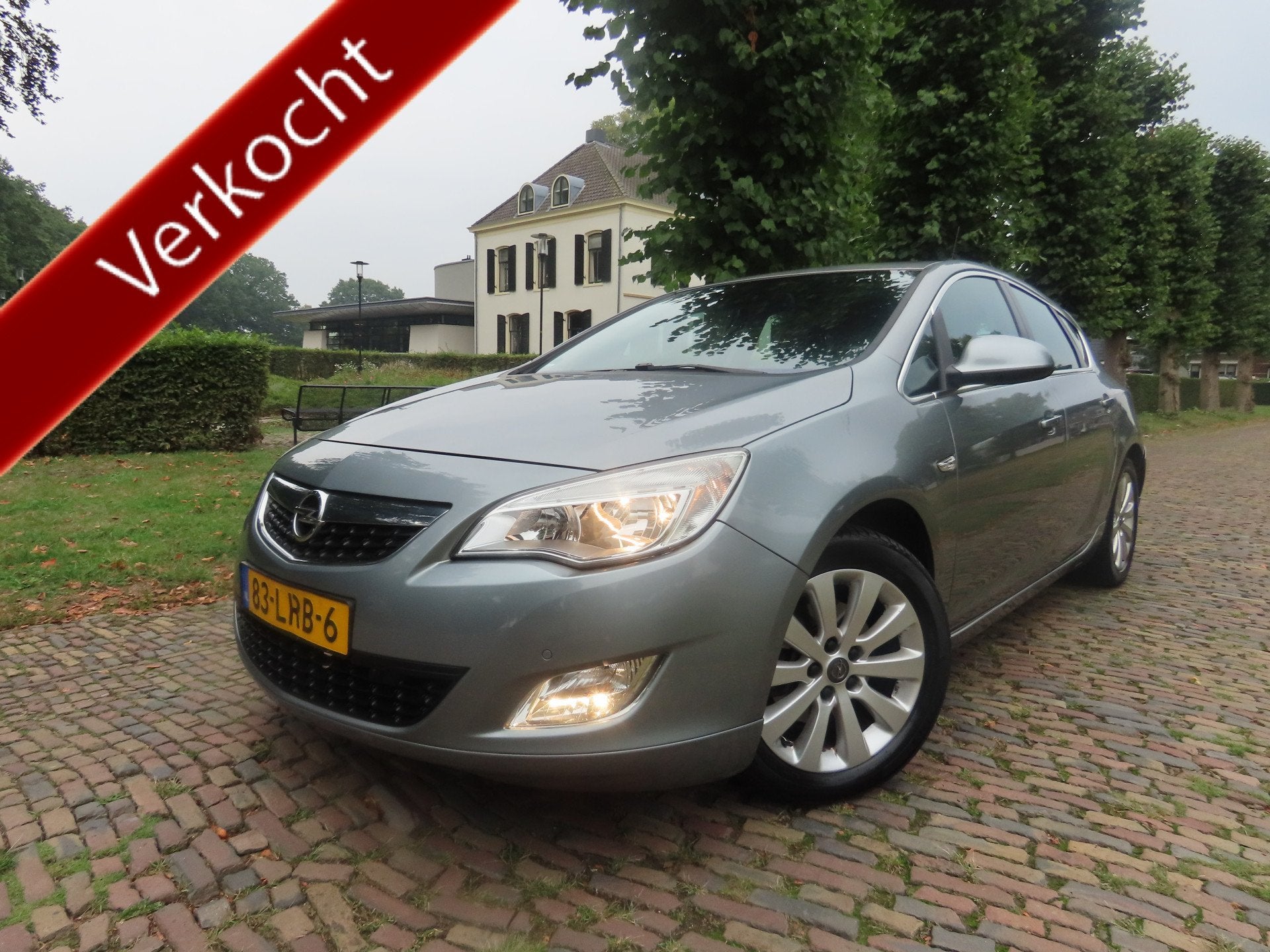 Opel Astra 1.6 Turbo Cosmo 180 PK! Climatecontrol Cruisecont, Voorwielaandrijving, Gebruikt, Zwart, 4 cilinders