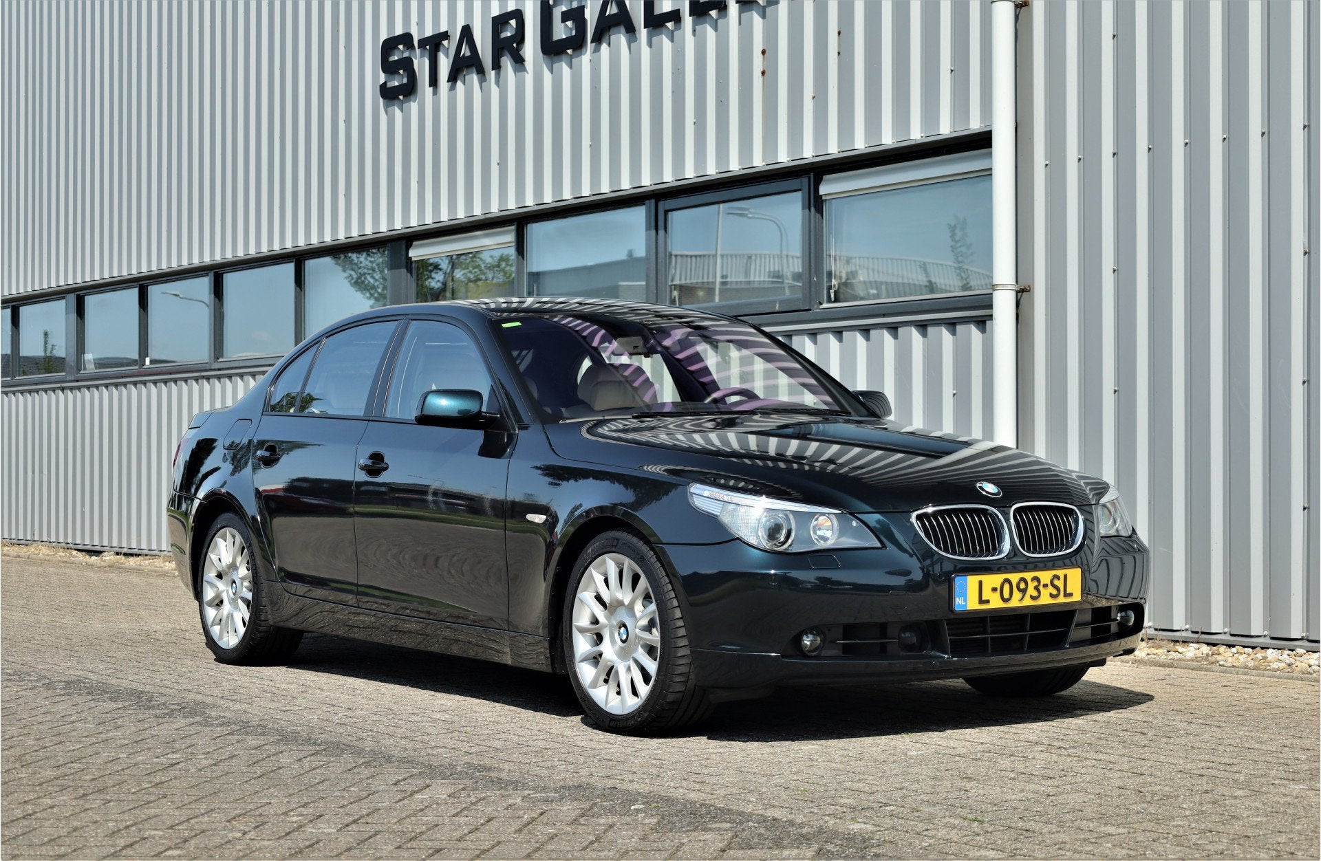 BMW 5 Serie 545i Executive Individual Youngtimer (bj 2004), Auto's, Automaat, Achterwielaandrijving, 8 cilinders, 2000 kg