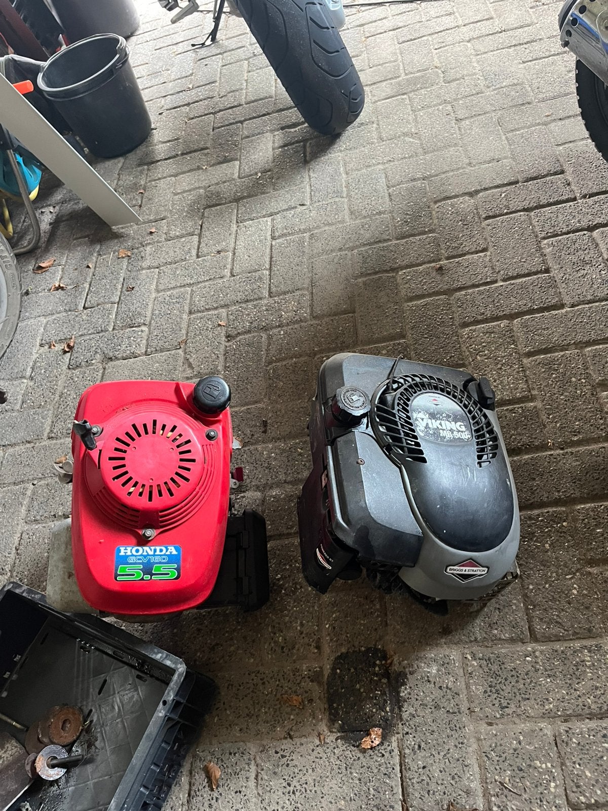 Grasmaaier blokjes, Ophalen, Gebruikt, Benzine-grasmaaier