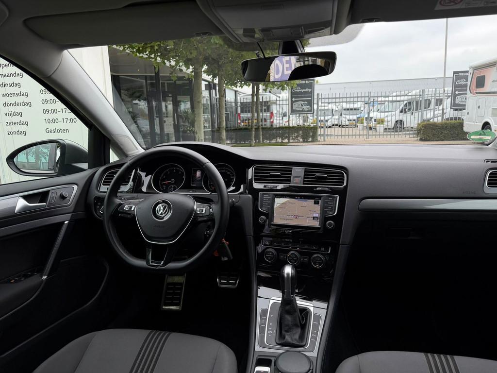 Volkswagen Golf 1.2 TSI Allstar l NAVIGATIE l PDC l CRUISE C, Stof, Gebruikt, 4 cilinders, Origineel Nederlands