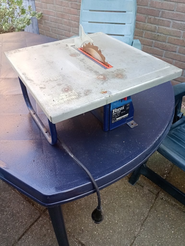 Zaagtafel Ferm zbv-220, Ophalen, Gebruikt, Cirkelzaag, 600 tot 1200 watt