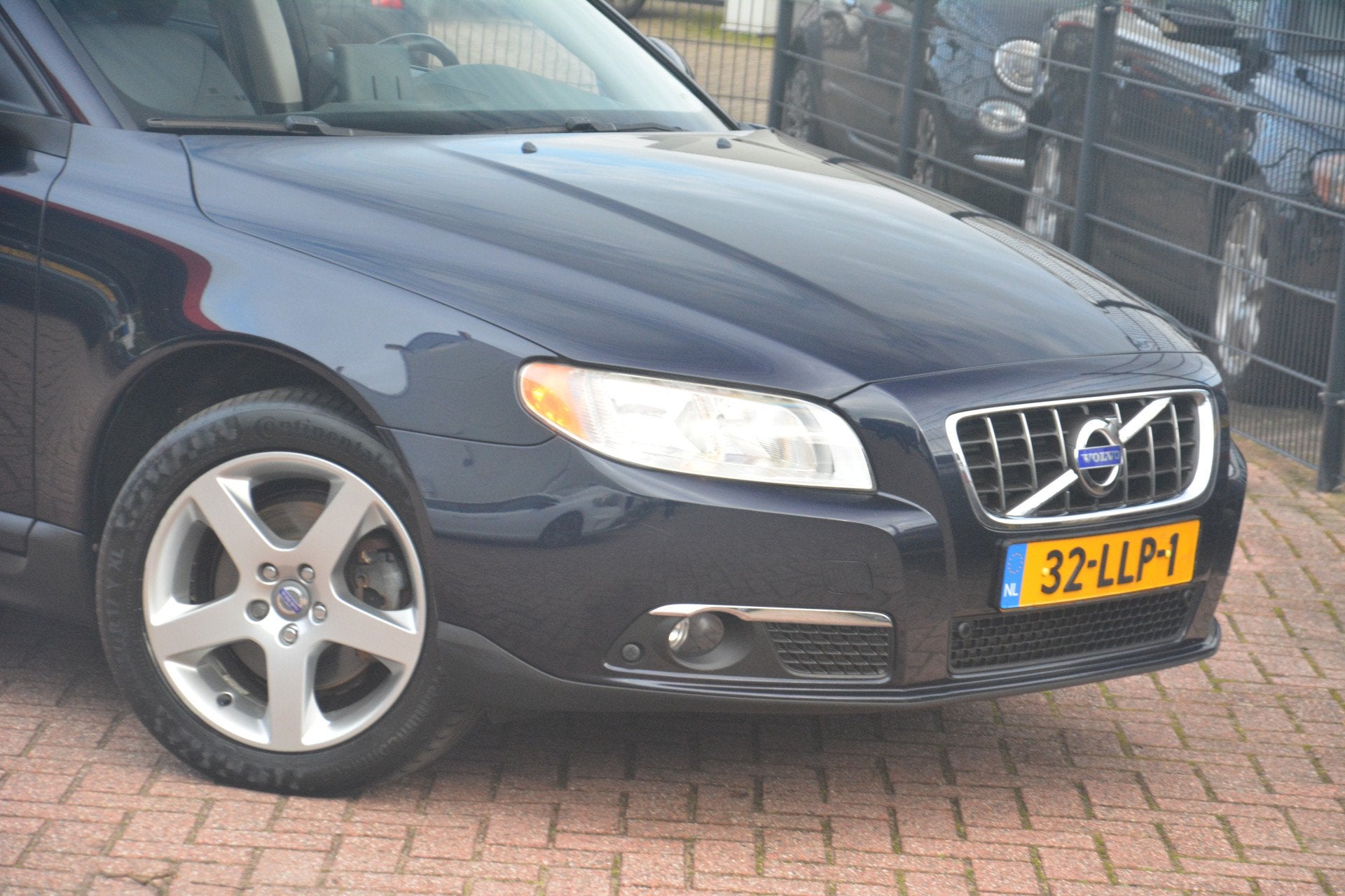 Volvo V70 2.0T Kinetic | Navigatie | Trekhaak | Cruise-contr, Voorwielaandrijving, Euro 5, Zwart, 4 cilinders