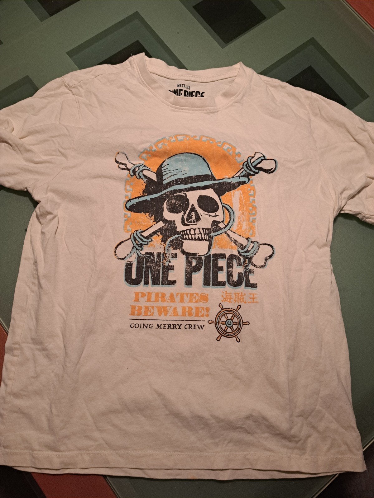 Nexflix One Piece t-shirt met print maat M, Kleding | Heren, T-shirts, Zo goed als nieuw, Primark, Meerkleurig, Verzenden