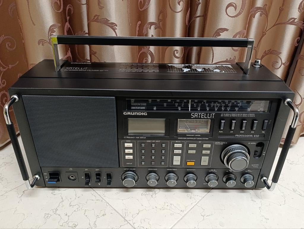 Grundig Satellit Professional 650 Wereldontvanger, Ophalen of Verzenden