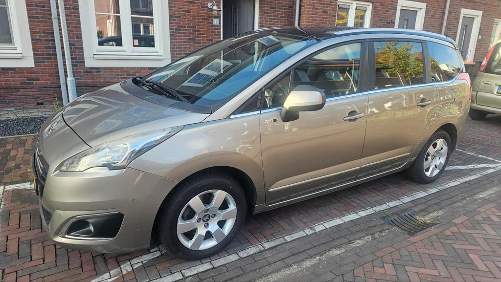 Peugeot 5008 1.2 Puretech 96KW 2017 Grijs, Voorwielaandrijving, 745 kg, Stof, Zwart