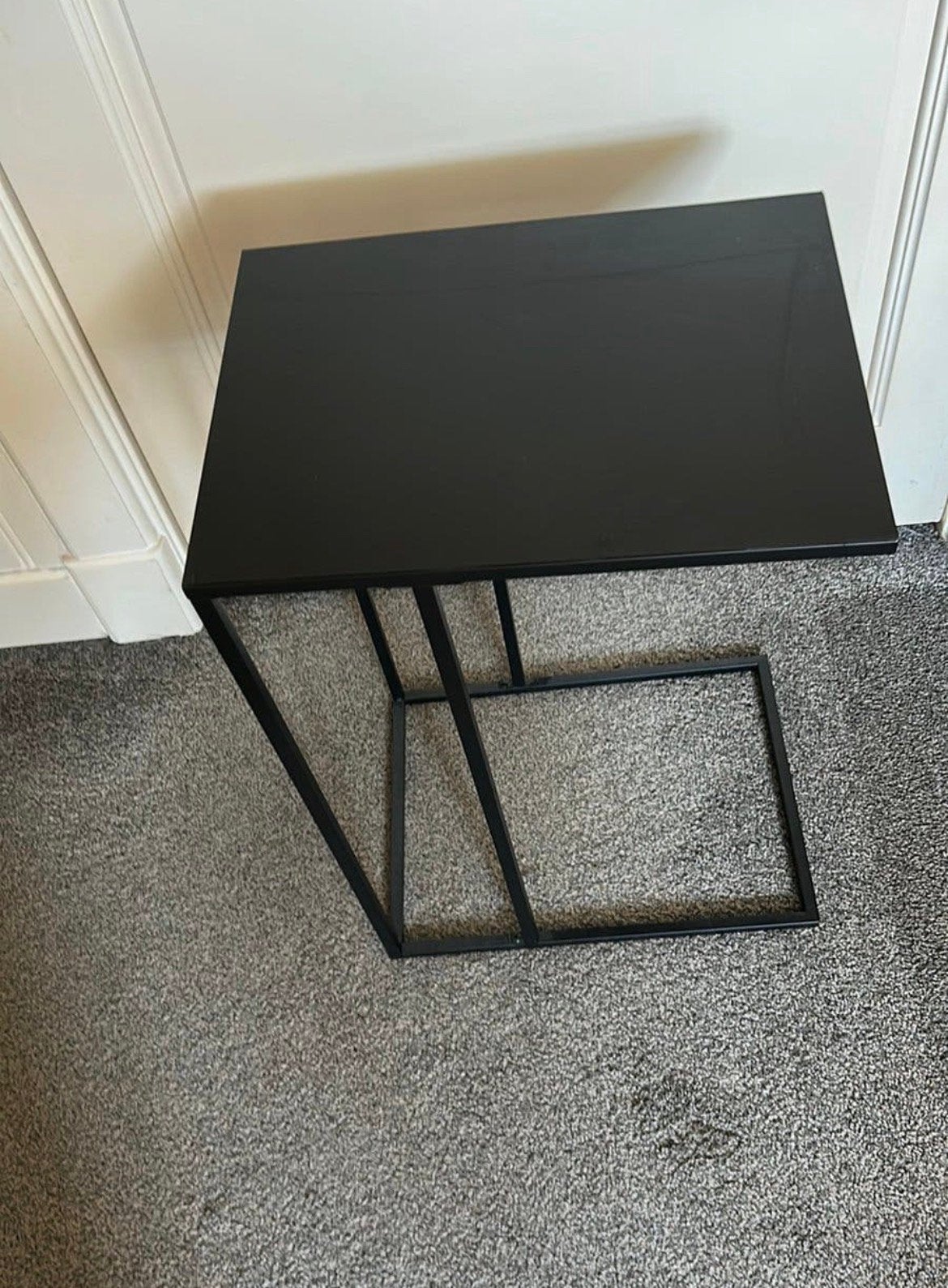 Zwart metalen Bijzet tafel, Huis en Inrichting, Minder dan 55 cm, Metaal of Aluminium, Rond, Zo goed als nieuw