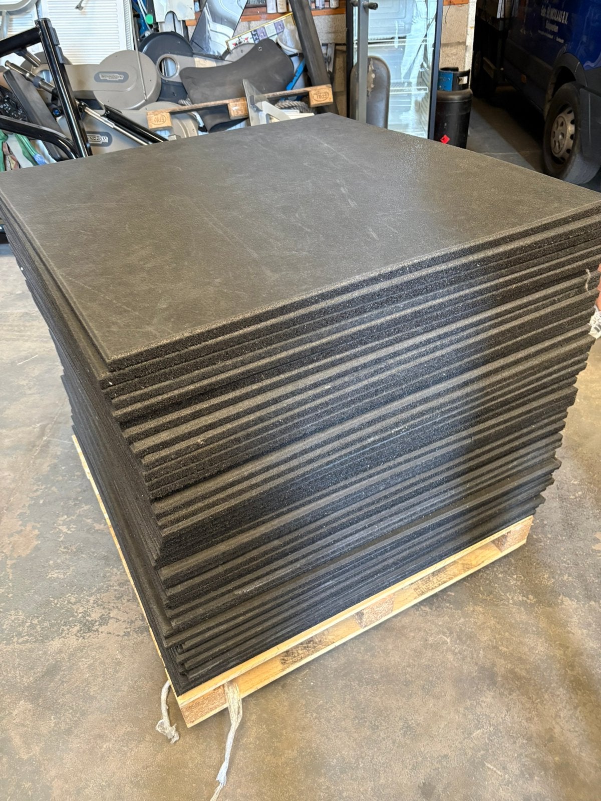250 m2  vloer brandwerende  Rubberen mat tegel 1 x 1 x 2 cm, Ophalen, Mat, Matten, Zo goed als nieuw