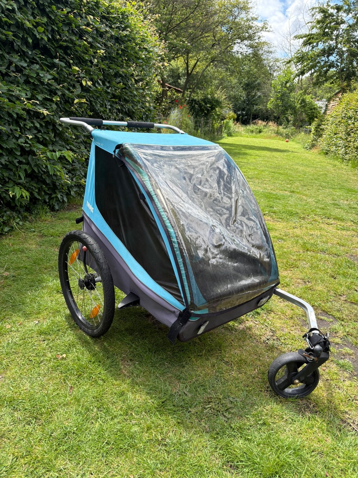 Fietskar Thule met regenhoes, Fietsen en Brommers, Fietsaccessoires | Aanhangers en Karren, Ophalen, Opvouwbaar, Zo goed als nieuw