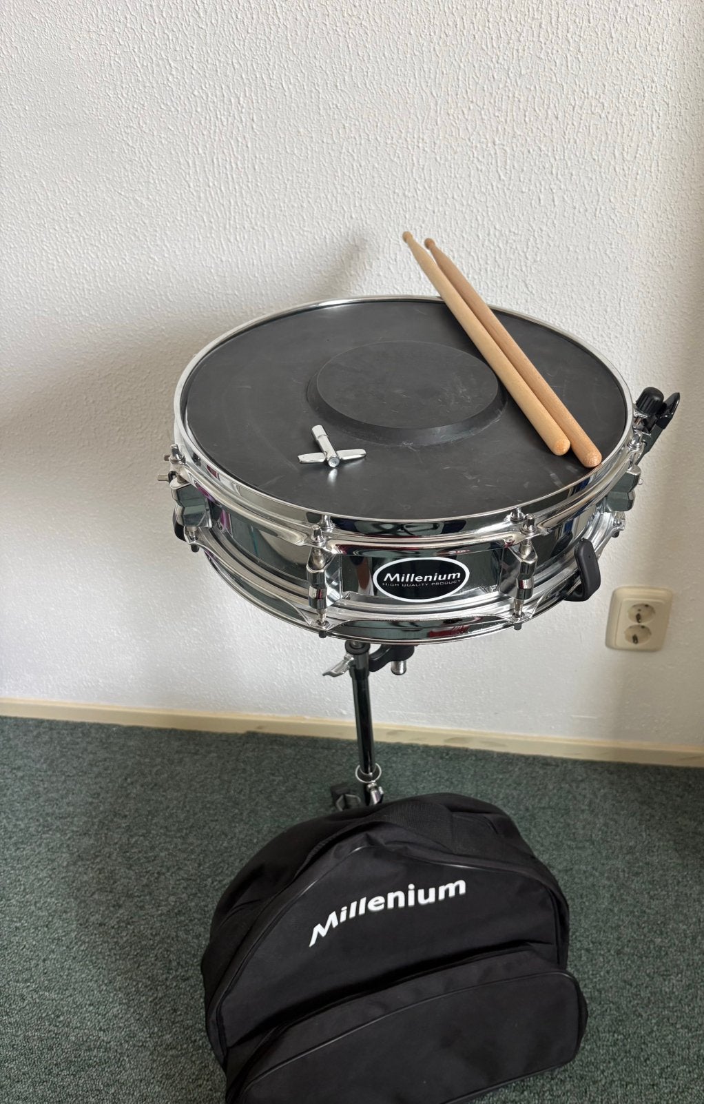 Millenium 13” x 3,5” Snare Drum Starter Kit - compleet, Muziek en Instrumenten, Drumstellen en Slagwerk, Ophalen, Zo goed als nieuw
