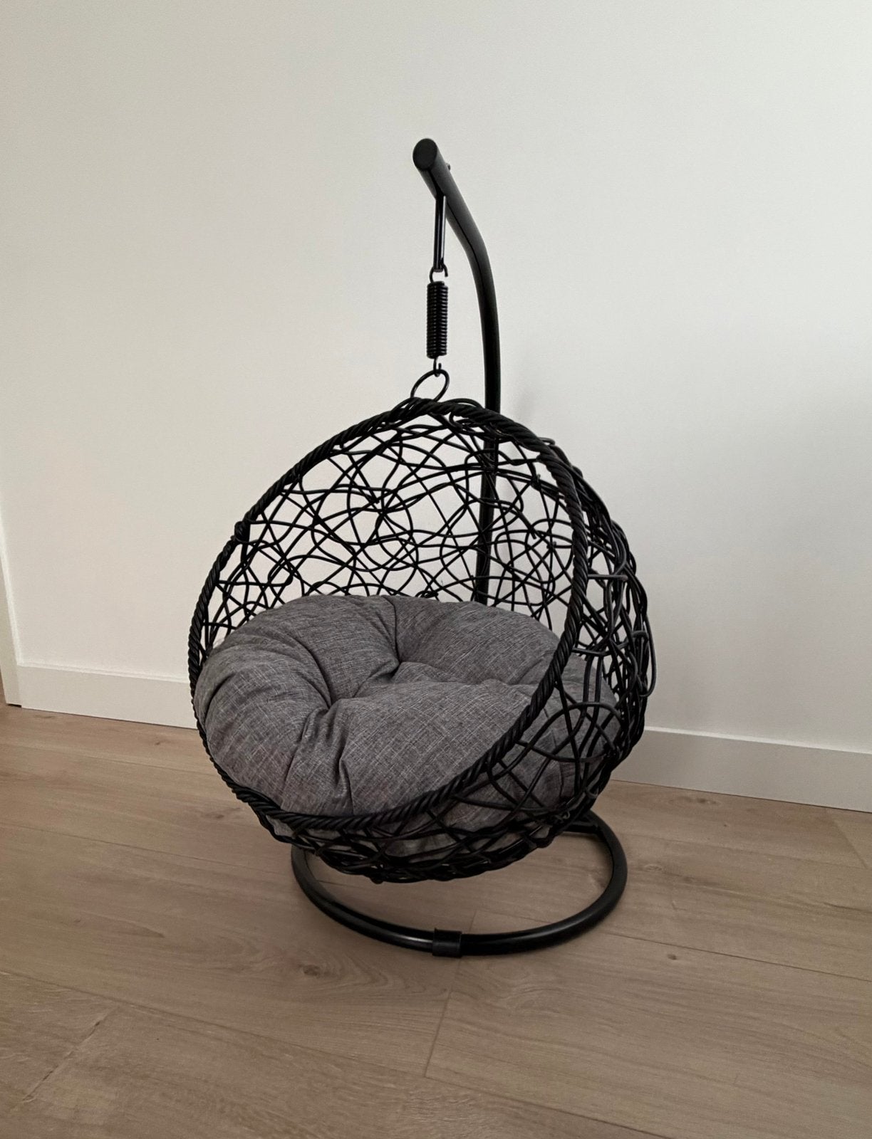 Katten hang ei, Ophalen, Nieuw