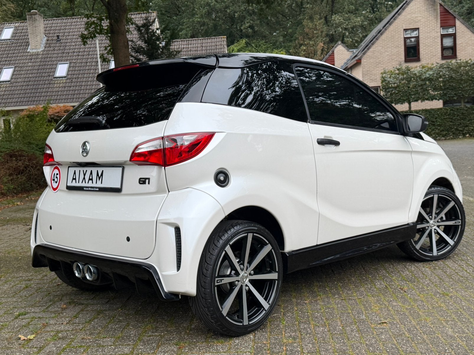Foto 3 van Aixam GTI / 10.000 KM / dealer onderhouden! / brommobiel /