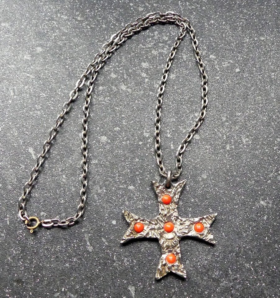 Vintage ketting brutalist kruishanger zilverkleur oranje, Gebruikt, Ophalen of Verzenden, Zilver, Overige materialen