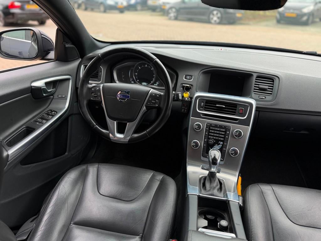 Volvo V60 2.4 D6 Twin Engine Momentum Automaat Airco Navi Cr, Lichtsensor, Gebruikt, Blauw, Onderhoudsboekje