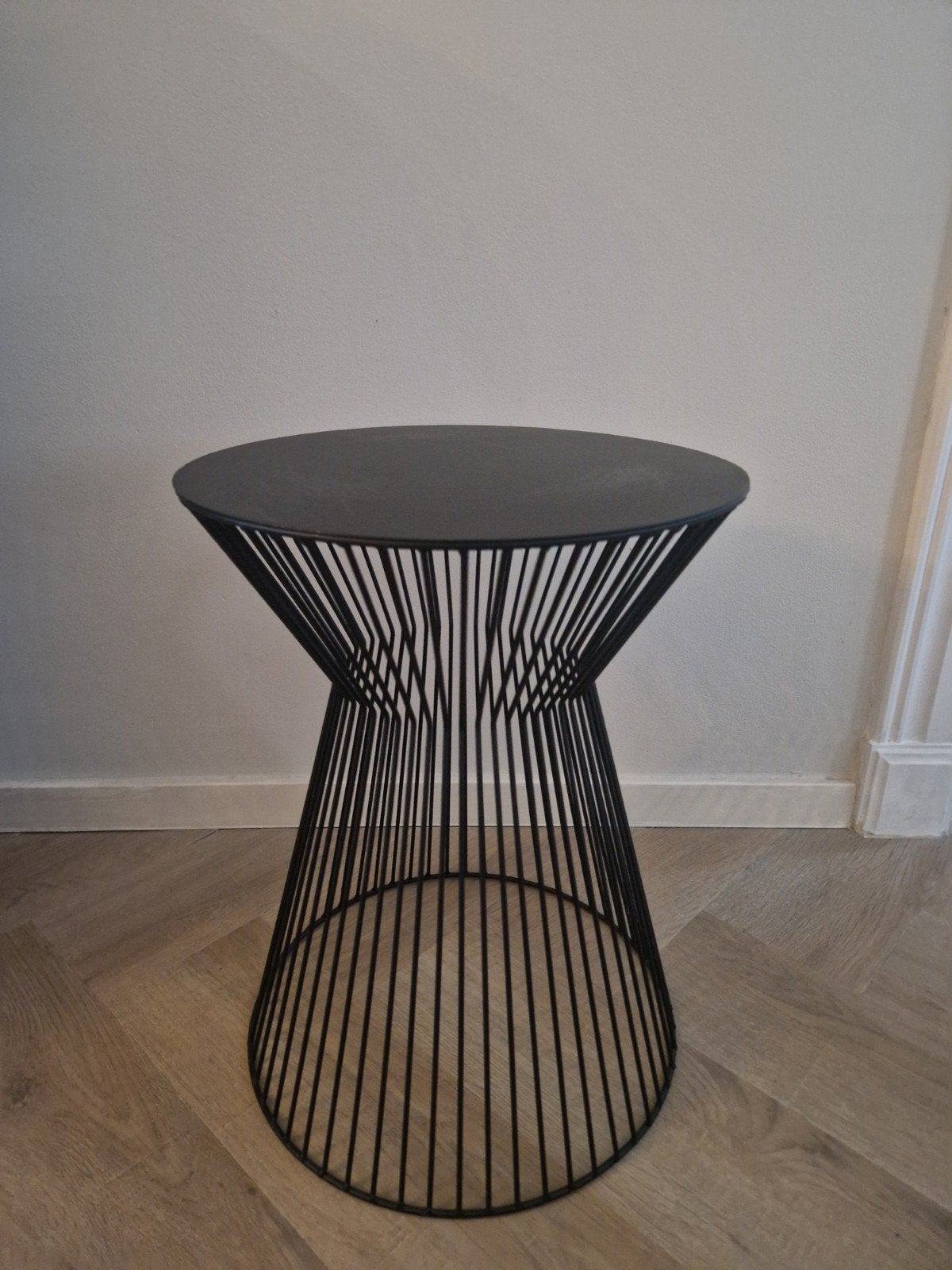 Zwarte metalen bijzettafel WOOOD, Minder dan 55 cm, Gebruikt, Metaal of Aluminium, Rond