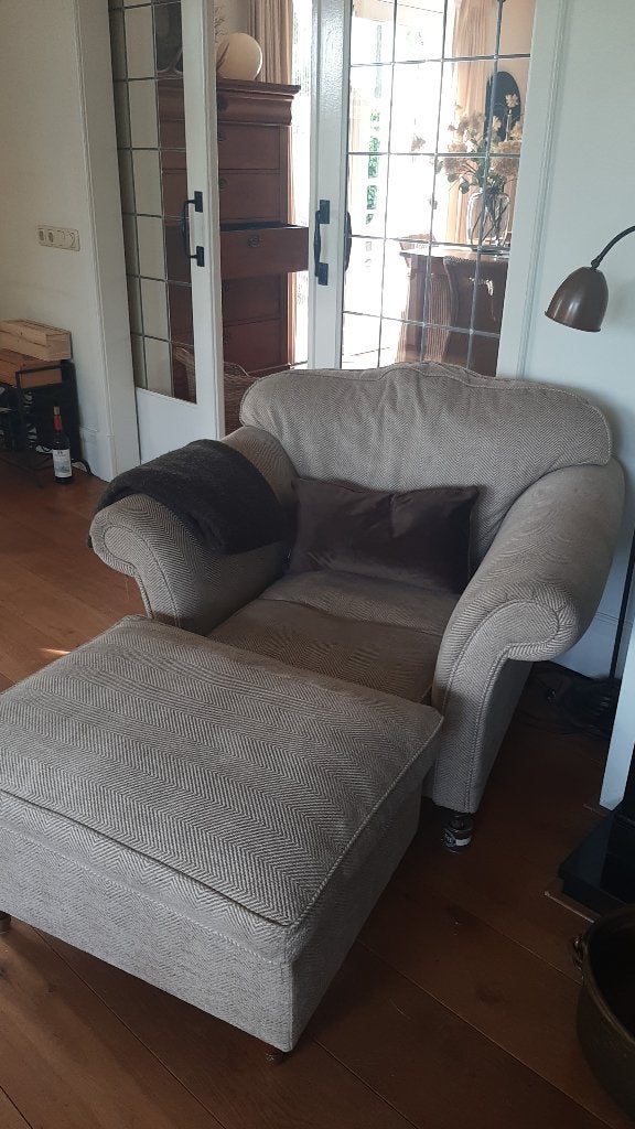 Comfortabele fauteuil met hocker - licht verkleurd, Ophalen, Gebruikt, 75 tot 100 cm, 100 tot 125 cm