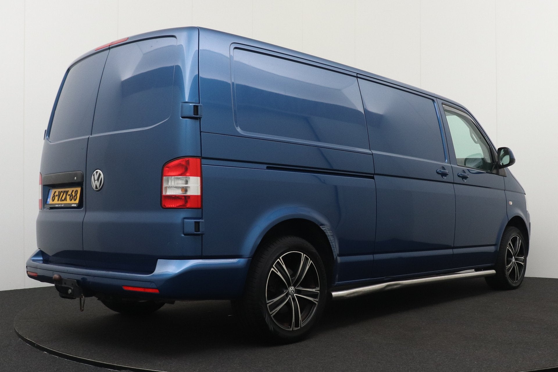 Volkswagen Transporter 2.0 TDI 140 PK L2H1 Comfort-line Trek, Auto's, Gebruikt, Zwart, 4 cilinders, Bedrijf