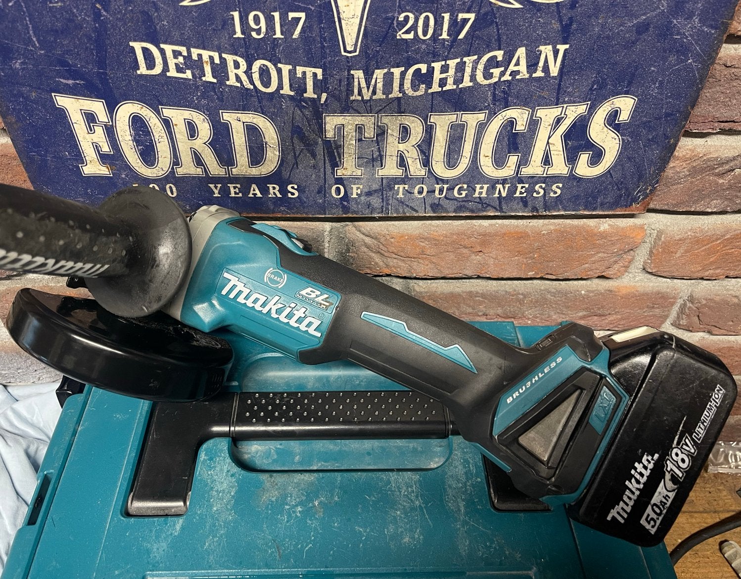 Makita 18v Haakse Slijpmachine DGA504Z, Ophalen of Verzenden, Zo goed als nieuw, Minder dan 700 watt, Haakse handslijpmachine