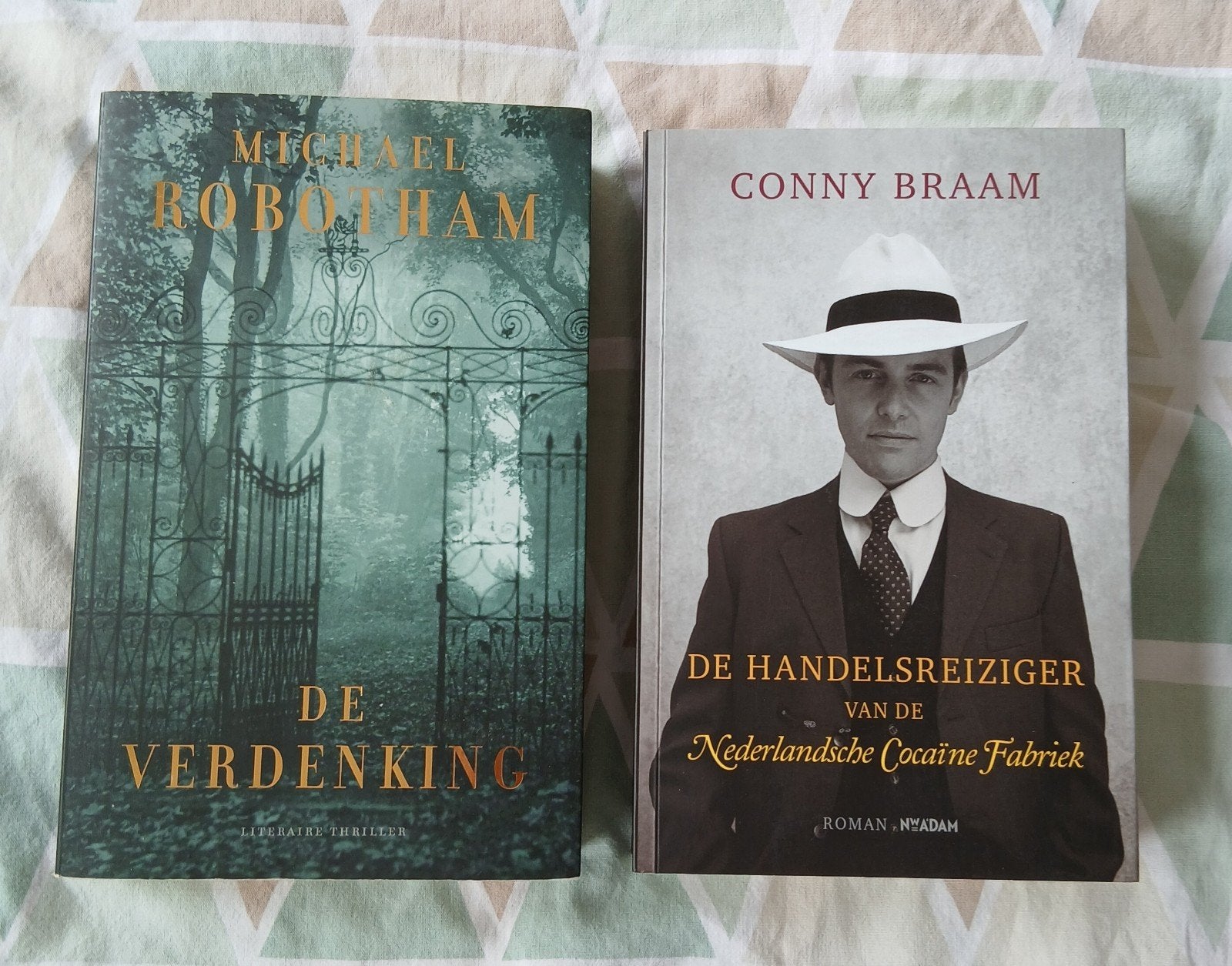 Thriller & Roman: De Verdenking & De Handelsreiziger, Ophalen of Verzenden, Zo goed als nieuw, Michael Robotham, Conny Braam, Nederland