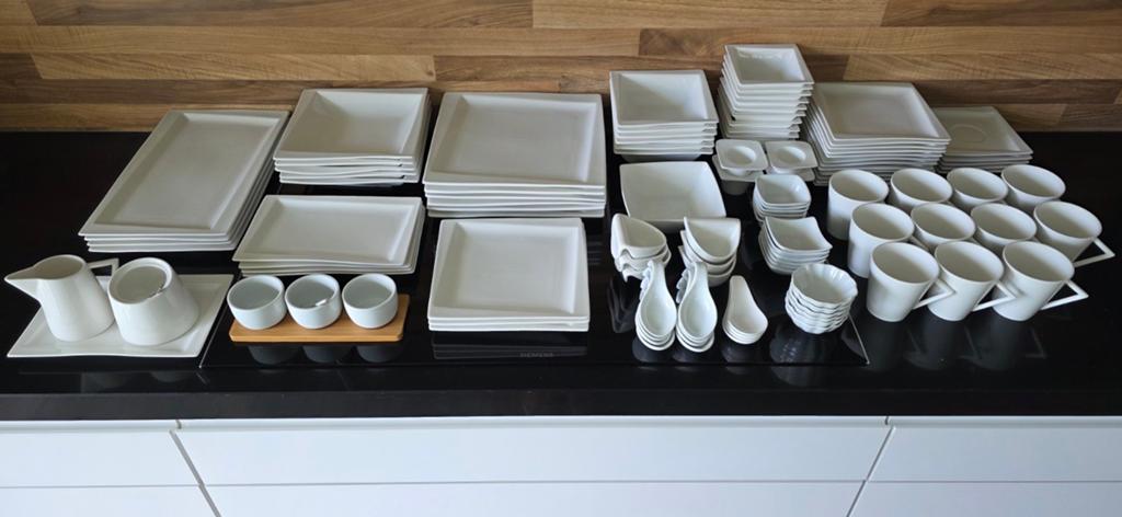 Modern wit servies, Gebruikt, Ophalen of Verzenden, Bord(en), Overige stijlen